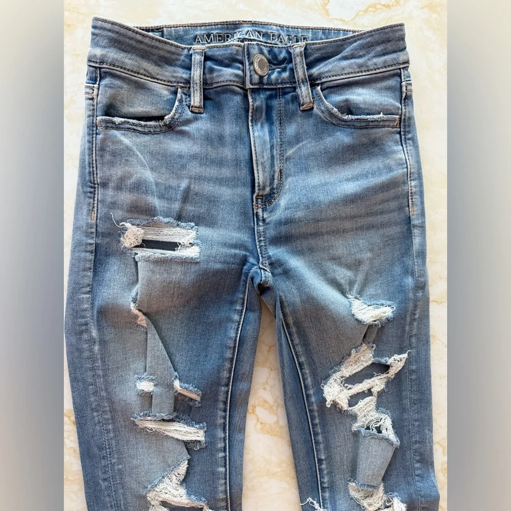 🏷️ 🛍️ NWOT American Eagle High Rise Super Stretch Medium Wash Denim Pants 🏷️ 🛍️ - Picture 4 of 9